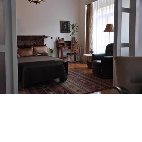 Relaxing Downtown Home