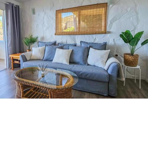Relaxing, ocean view apartment with fast Wi-Fi