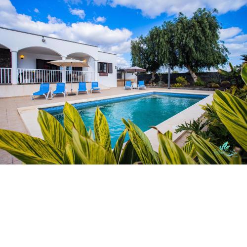 Remarkable 3-Bed Villa in Playa Blanca