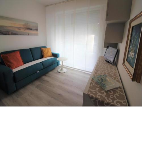 Renewed flat in the center of Lignano a few meters from the beach num012