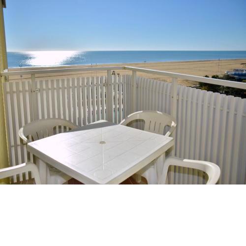 Renewed flat with seaview - By Beahost Rentals