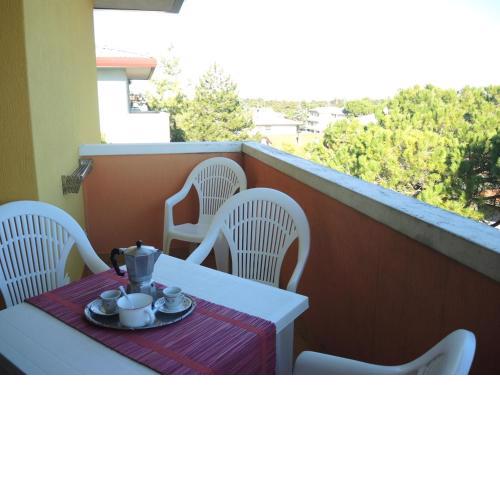 Renewed Two-Bedroom Apartment in Bibione n087 - By Beahost Rental