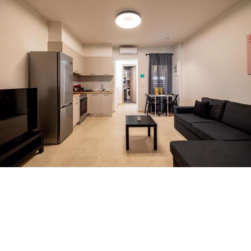 Renovated 2nd floor apt-close to the park