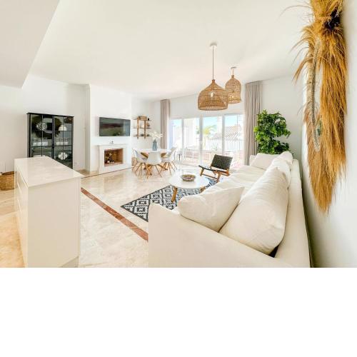 Renovated 3 bedroom pools wifi gym