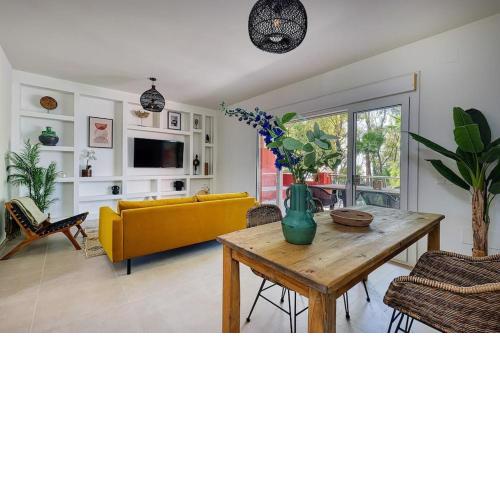Renovated apartment with balcony right at the sea