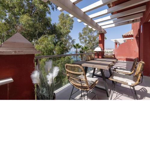 Renovated apartment with balcony right at the sea
