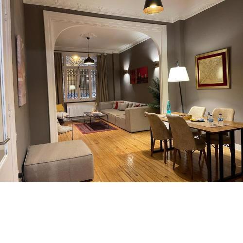 Renovated Art Deco Charm in the heart of Nisantasi