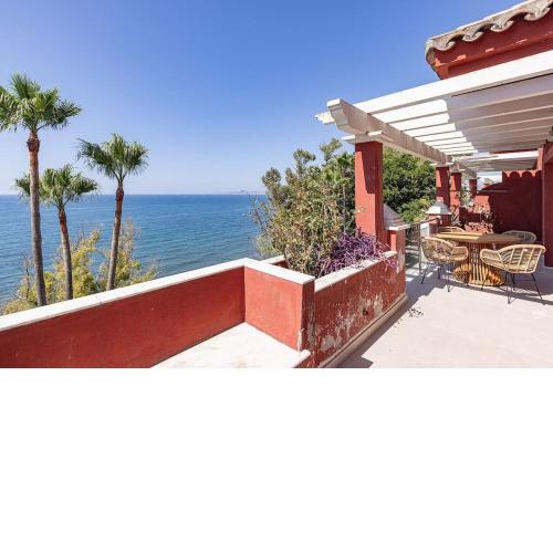 Renovated penthouse apartment with balcony and sea view