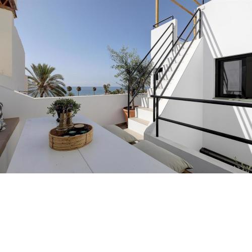 Renovated townhouse San Roque 91