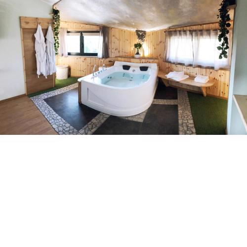 REnt Room Wood