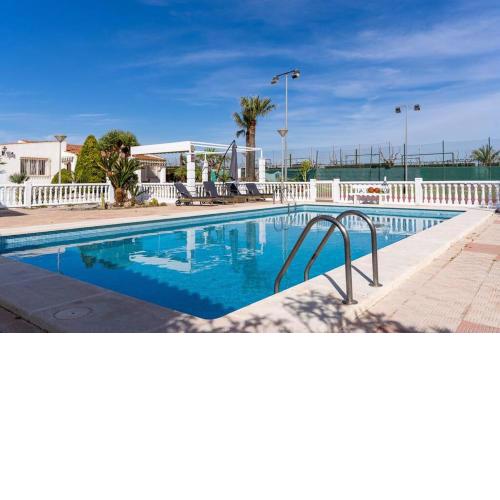 rentafive - Chalet - Piscina - A/A - Barbacoa - Tenis - 10 personas
