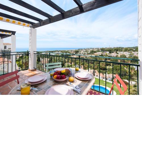 RentAndHomes Calahonda Sea View and Golf