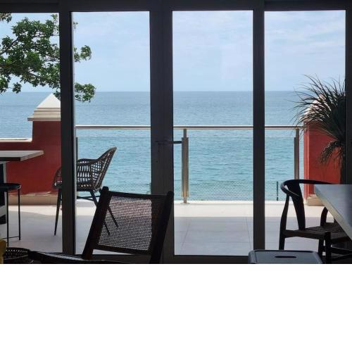 renvovated apartment with sea view and large balcony