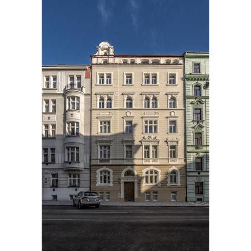 Residence Dobrovskeho 30