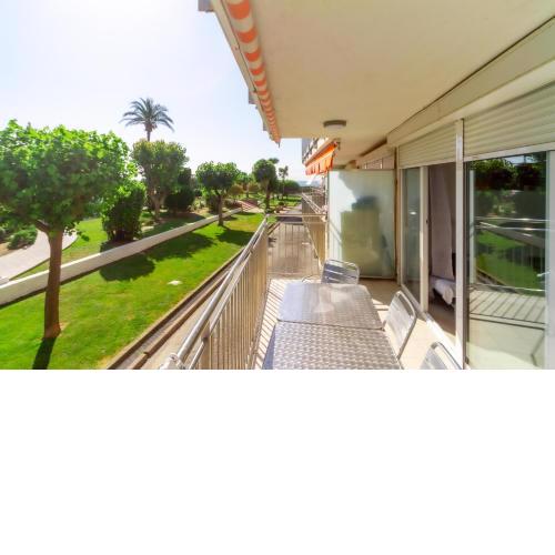 Residencial Costamar next Bcn, 50m beach with swimmingpool