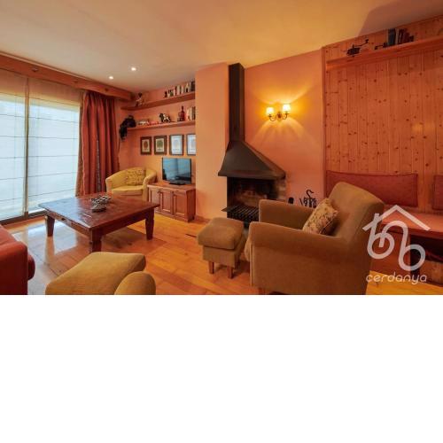 Residencial Llívia con piscina
