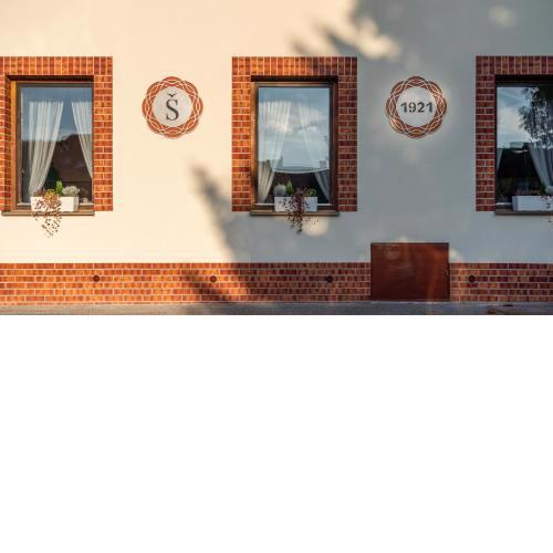 Restaurace-Pension-Vinařství U Šťastných