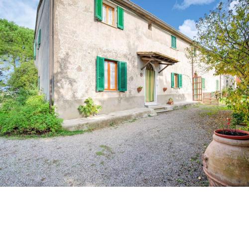 Restful Holiday Home in Chianni with Garden Patio Barbecue