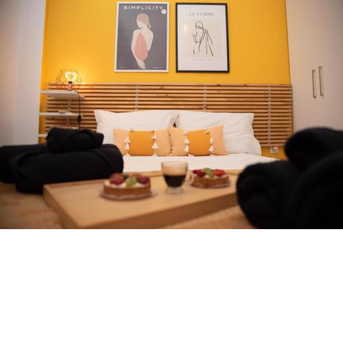 Retro Boutique Apt W Balcony in Historical Area