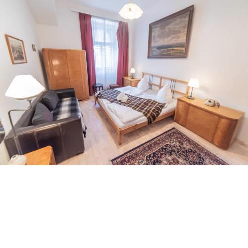 Retro two bedroom apartment near monastery and the river by easyBNB