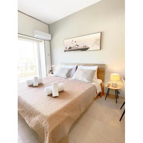 Rhodes Central: King Bed Studio