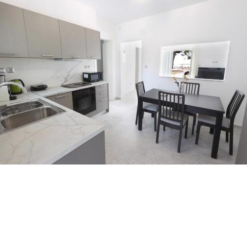 Rise & Shine Apartment 2