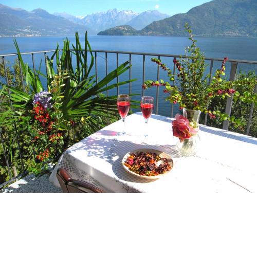 Riva di Pianello Balkon-Ferienwohnung am See (EG)