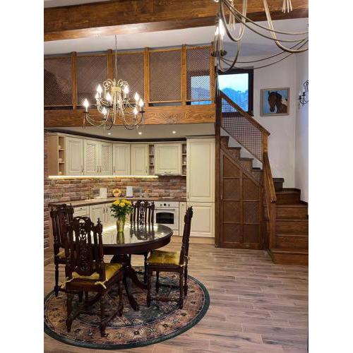 River's house, very good location, free parking!