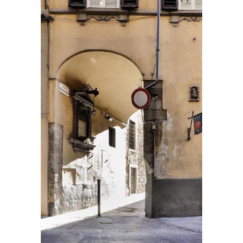 Riverside Apartment in Florence