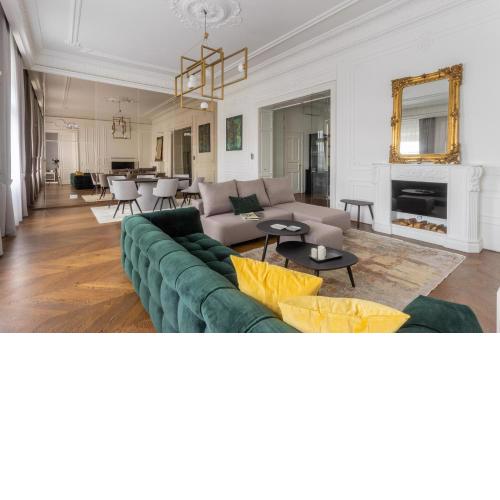 Riverside Residence