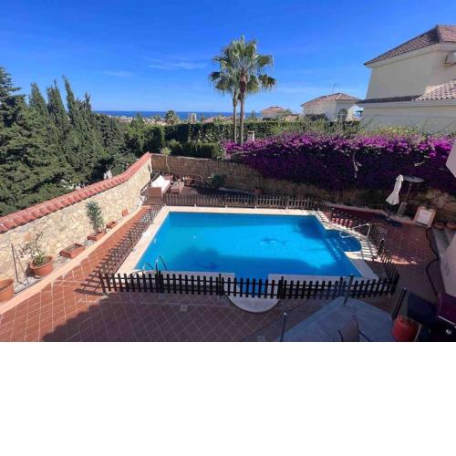 Riviera del Sol - Walking distance to beach and amenities