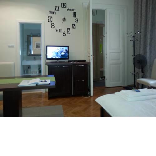 Robinia Apartment