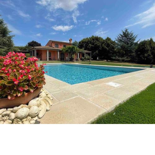 Roman Villa with private Pool and park