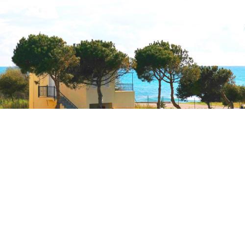 Romanos Beach Villas