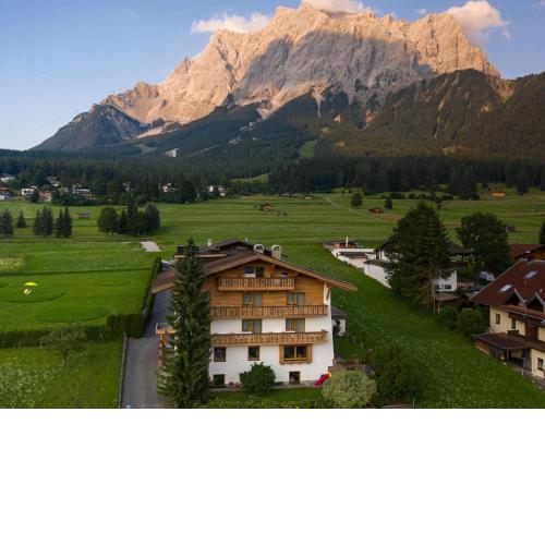 Romantic Apartment in Ehrwald with Garden and Balcony