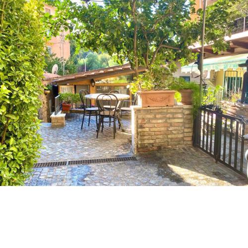 Romantic Borgo with Garden in Rome Center !