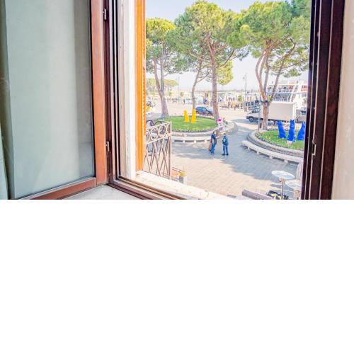 Romantic Coast View - Italian Homing
