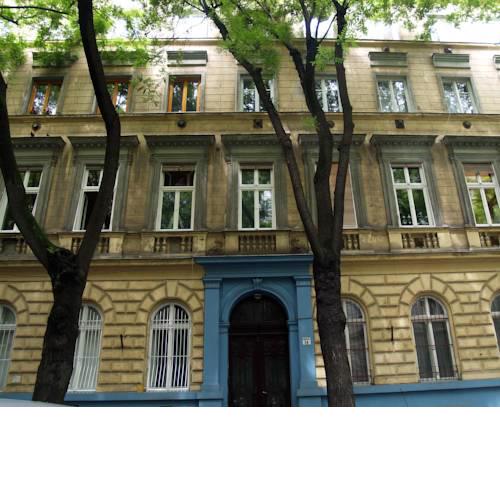 Romantic Garden Art Studio near Andrassy Avenue
