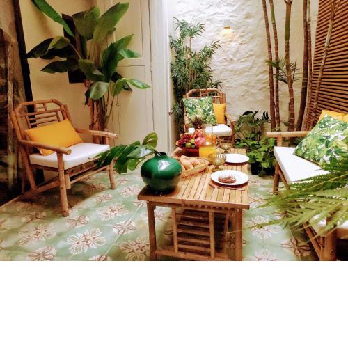 Romantic patio-house for 2 in the old centre