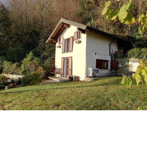 Romantica casetta nel verde con vista sul lago