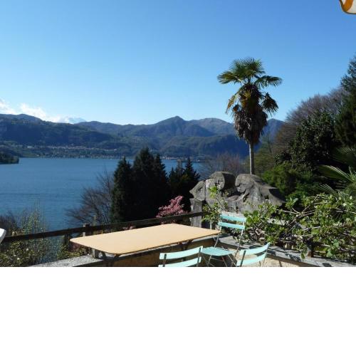 Romantisches Rustico am Ortasee mit Panoramasicht und zwei grossen Terrassen und einem südlichen kleinen Garten
