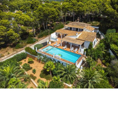 ROMERO - Managed by Almarina Villas