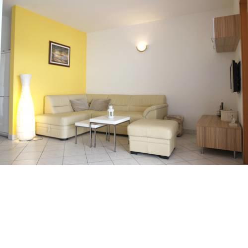 Rona apartment Nicky