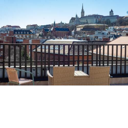 ROOF TERRACE access CASTLE dst. PARLIAMENT 1stop