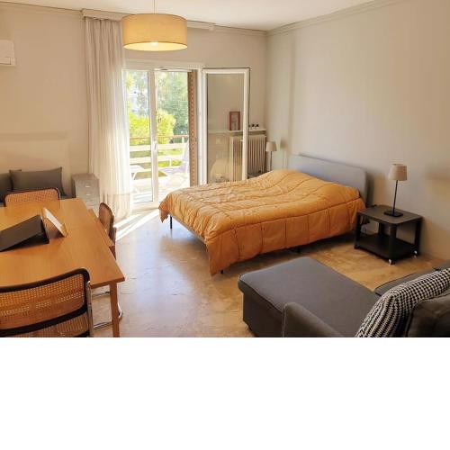 Rooftop Studio Apt near Metro Holargos- 5 Min Walk