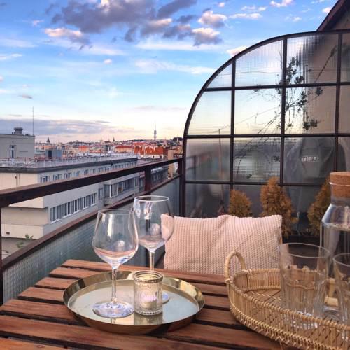 Rooftop Terrace Apt w. BBQ