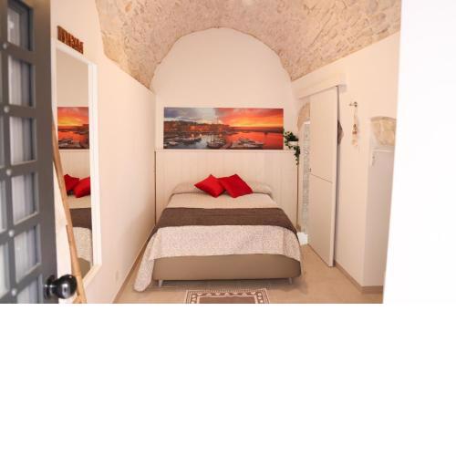 Room 20 - Piccola Camera in pietra bianca