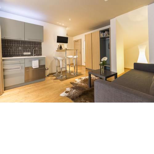 Room 5 Apartments