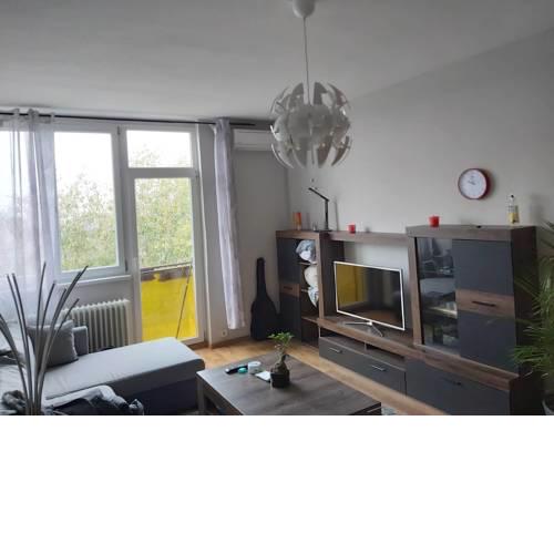 Room for short-term residents and packers