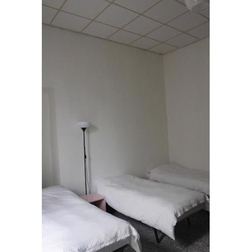 Room in BB - 1 bed in Basic 6 Bed Female Room share Bathroom